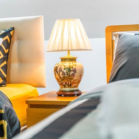 Exquisite 2-Bedroom Penthouse-Sleeps 7-Free Parking With Workstations & High-Speed Wifi Birmingham Dış mekan fotoğraf