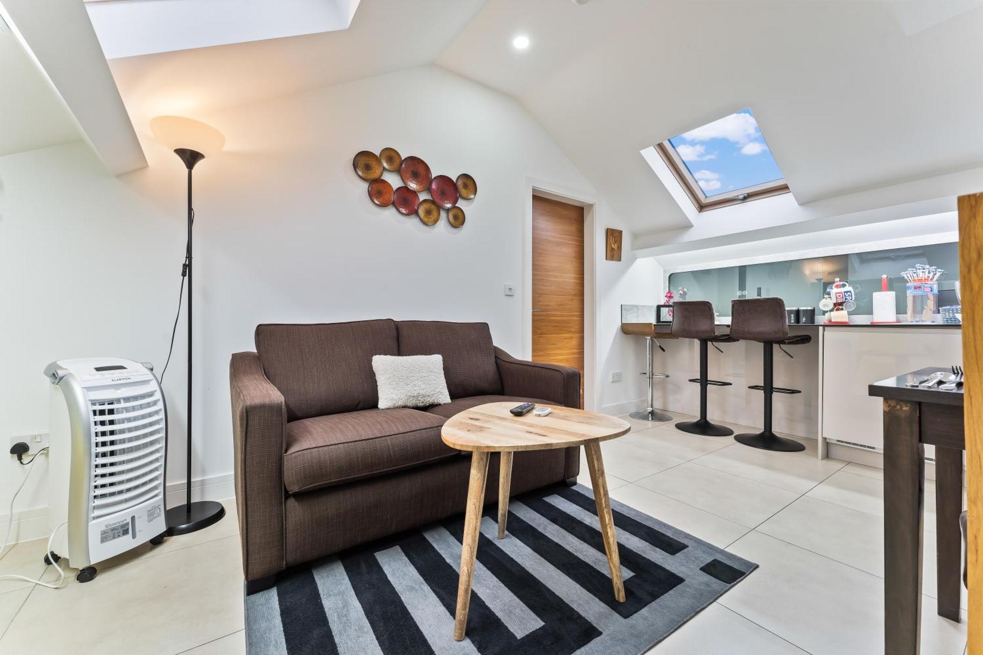 Exquisite 2-Bedroom Penthouse-Sleeps 7-Free Parking With Workstations & High-Speed Wifi Birmingham Dış mekan fotoğraf