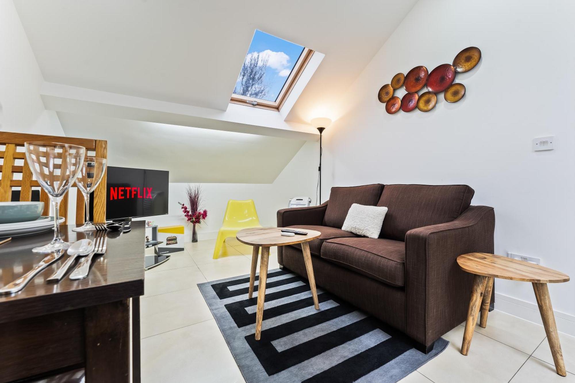 Exquisite 2-Bedroom Penthouse-Sleeps 7-Free Parking With Workstations & High-Speed Wifi Birmingham Dış mekan fotoğraf