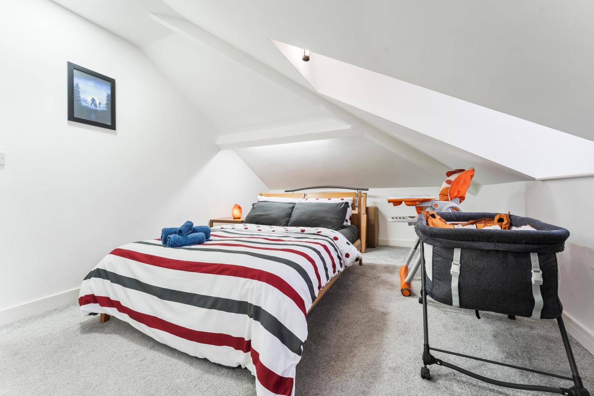 Exquisite 2-Bedroom Penthouse-Sleeps 7-Free Parking With Workstations & High-Speed Wifi Birmingham Dış mekan fotoğraf