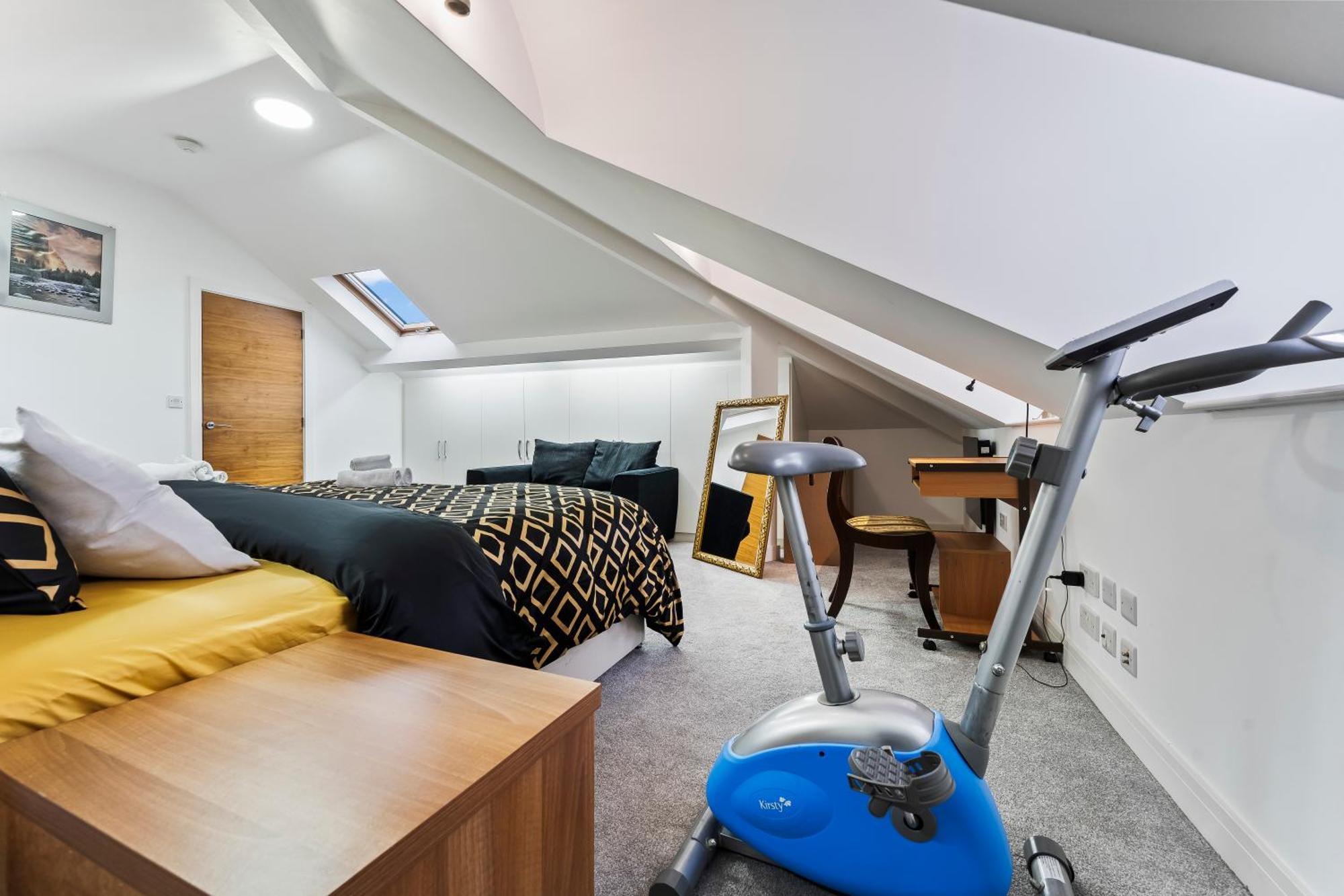 Exquisite 2-Bedroom Penthouse-Sleeps 7-Free Parking With Workstations & High-Speed Wifi Birmingham Dış mekan fotoğraf