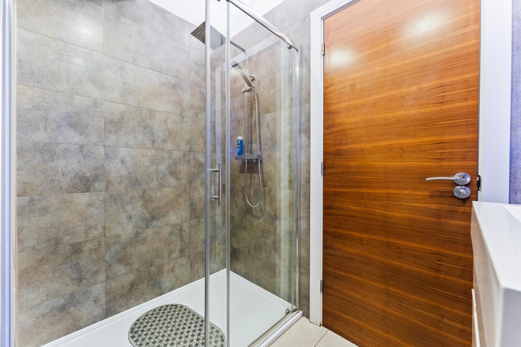Exquisite 2-Bedroom Penthouse-Sleeps 7-Free Parking With Workstations & High-Speed Wifi Birmingham Dış mekan fotoğraf