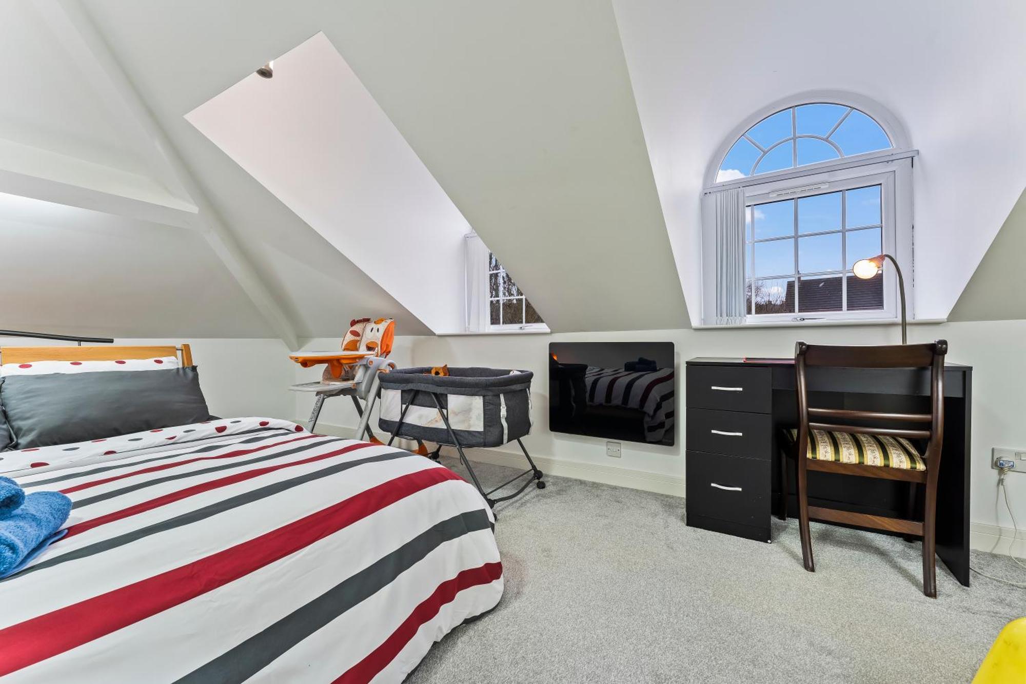 Exquisite 2-Bedroom Penthouse-Sleeps 7-Free Parking With Workstations & High-Speed Wifi Birmingham Dış mekan fotoğraf