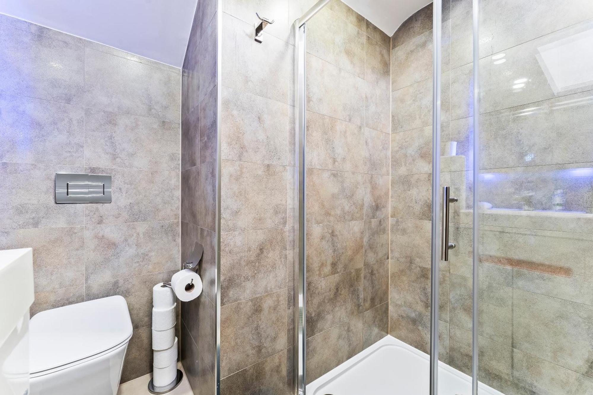Exquisite 2-Bedroom Penthouse-Sleeps 7-Free Parking With Workstations & High-Speed Wifi Birmingham Dış mekan fotoğraf