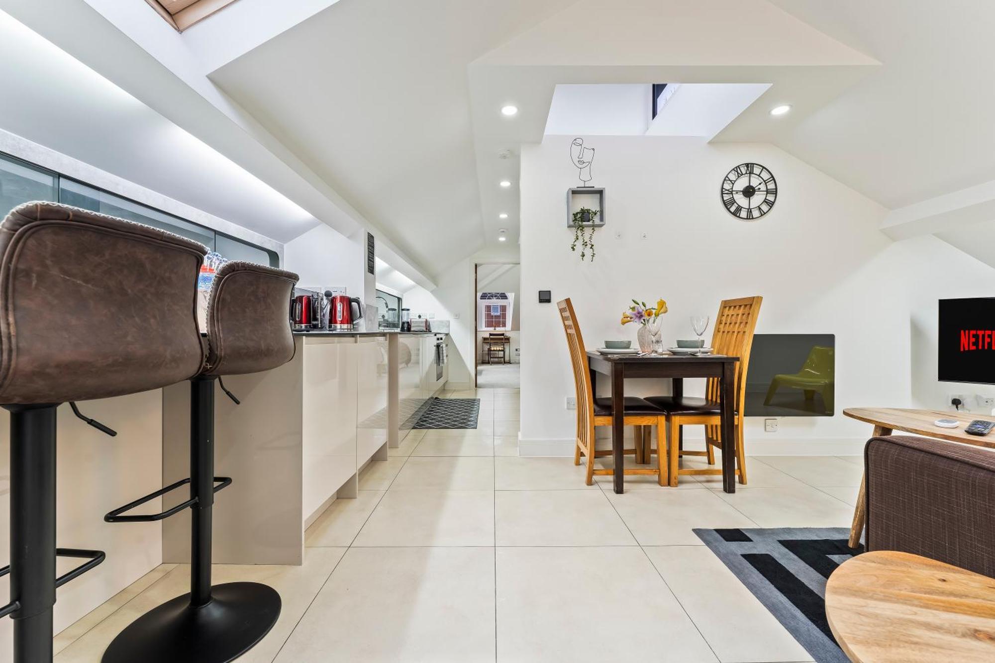 Exquisite 2-Bedroom Penthouse-Sleeps 7-Free Parking With Workstations & High-Speed Wifi Birmingham Dış mekan fotoğraf