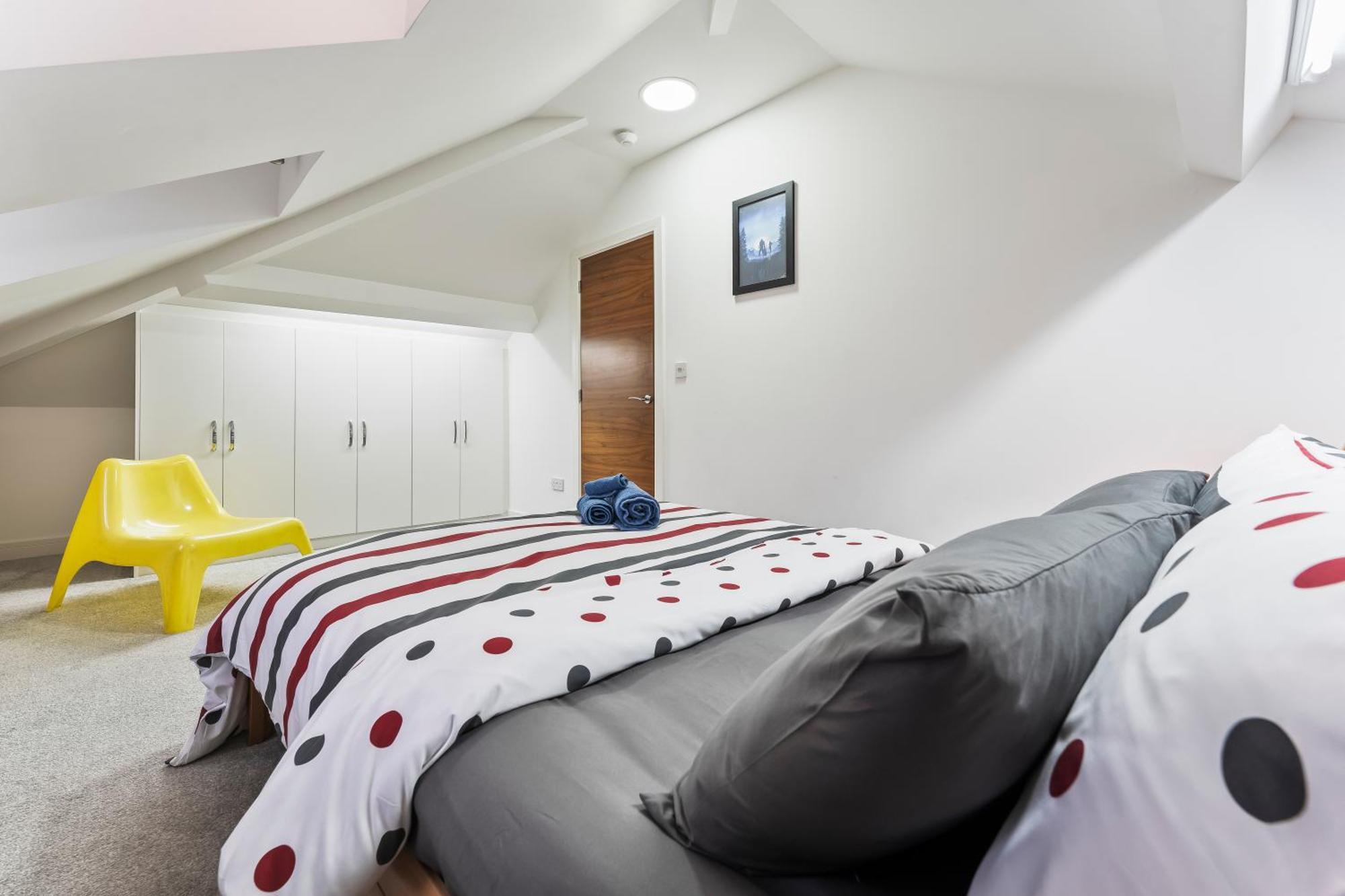 Exquisite 2-Bedroom Penthouse-Sleeps 7-Free Parking With Workstations & High-Speed Wifi Birmingham Dış mekan fotoğraf