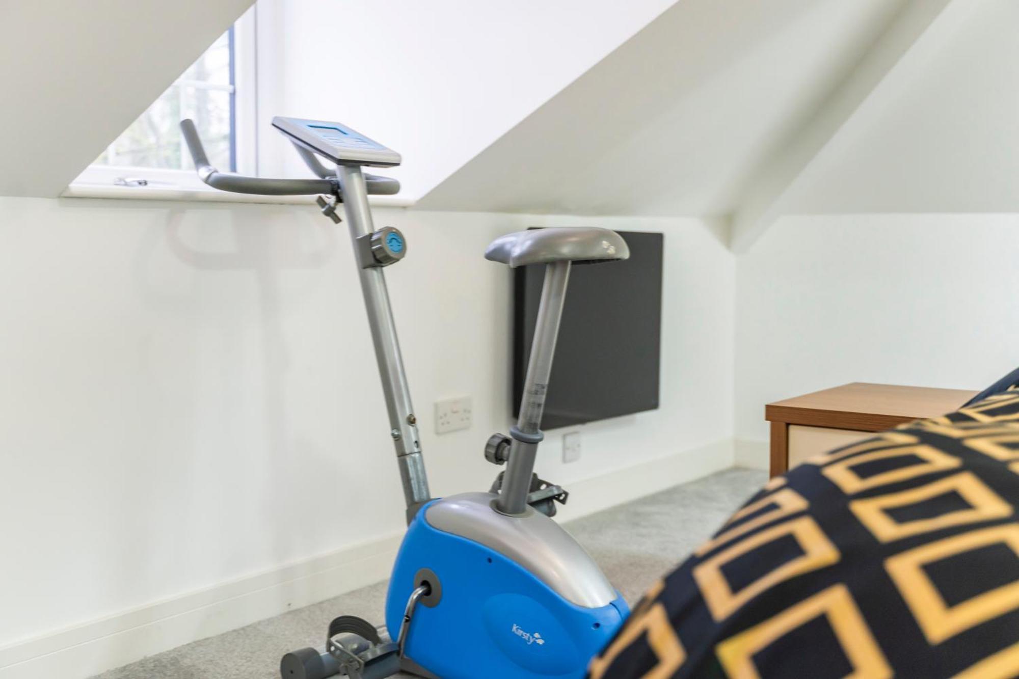 Exquisite 2-Bedroom Penthouse-Sleeps 7-Free Parking With Workstations & High-Speed Wifi Birmingham Dış mekan fotoğraf